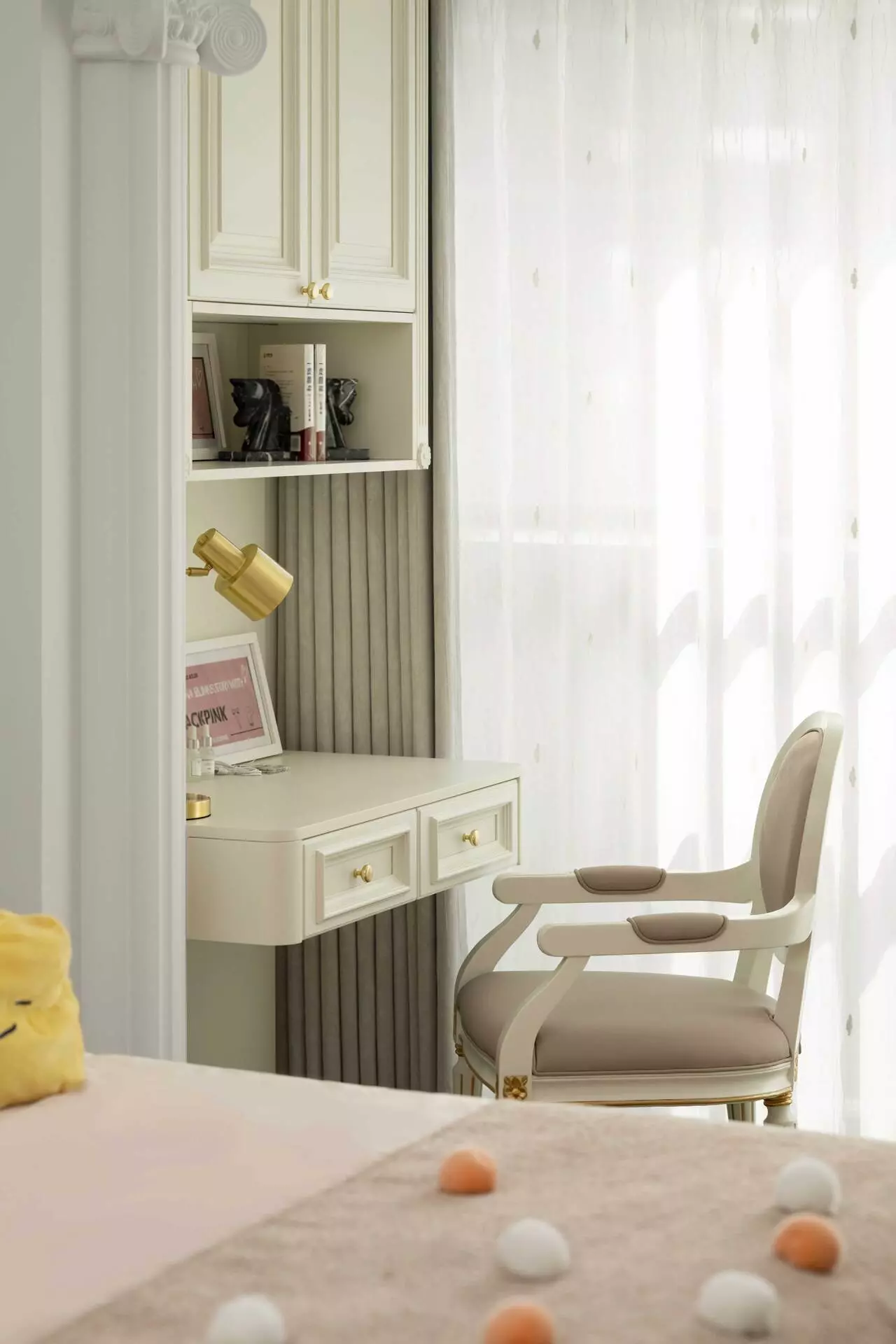 Integrated study desk and wardrobe for children room