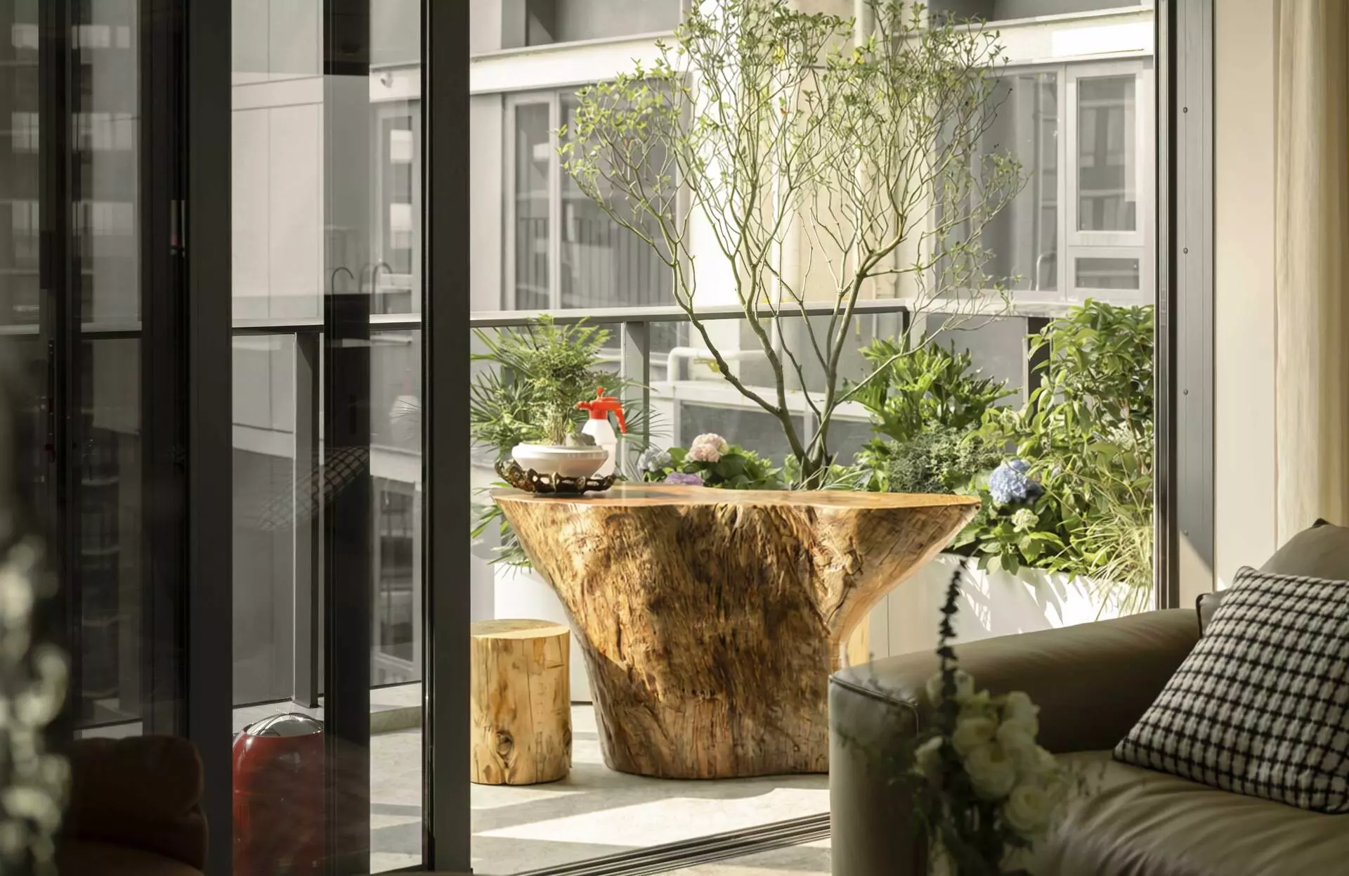 Sofa area integrated with natural wood materials