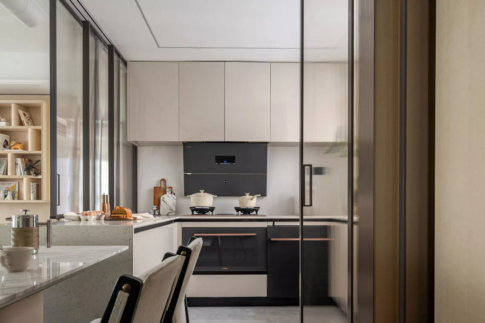 Modern handleless kitchen cabinets in light wood tones