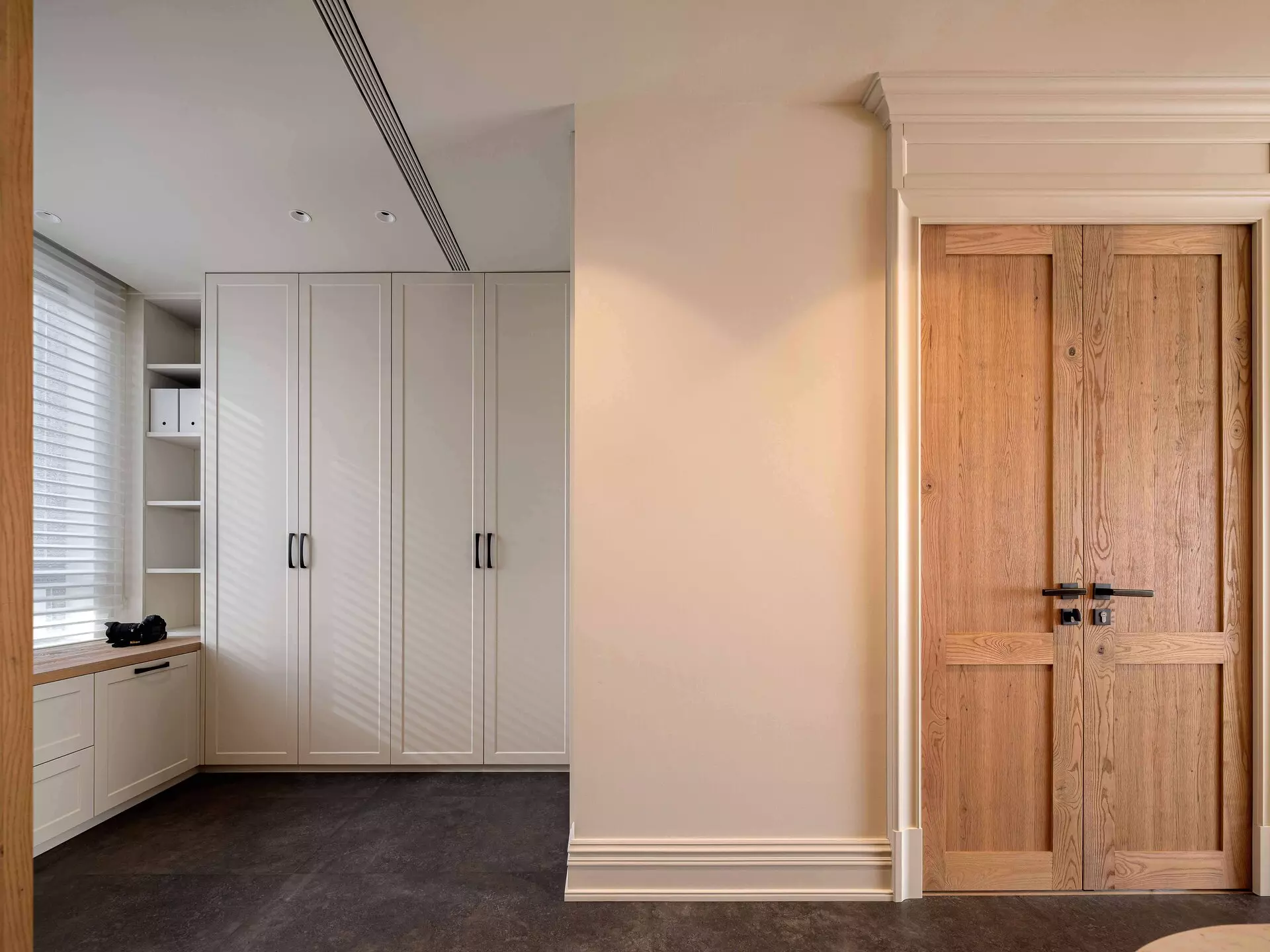 Hopeful Furniture Luxury Whole-house Bedroom Woodwork Detail 17