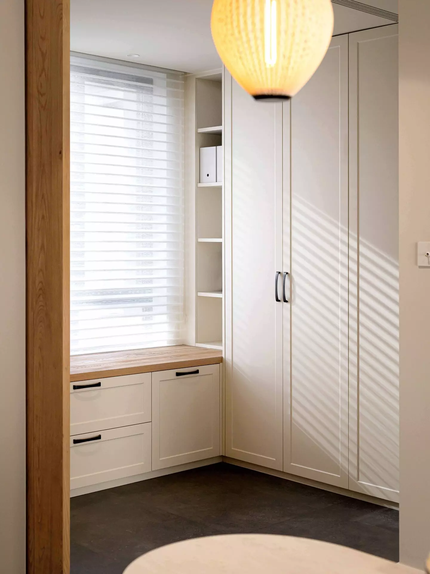 Hopeful Furniture Luxury Whole-house Bedroom Woodwork Detail 21