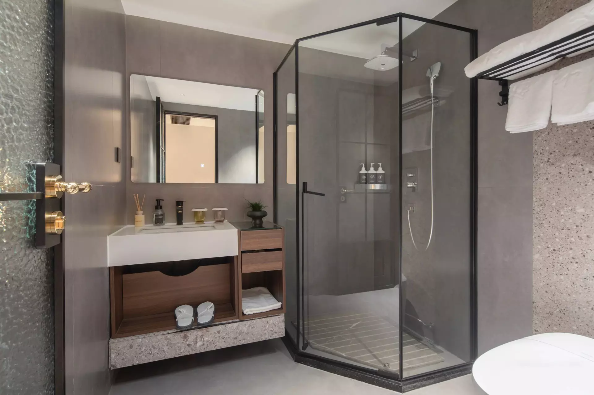 Bespoke furniture and wall interface detailing by HaoFengHeJu contract